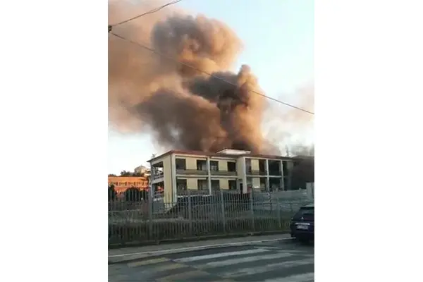 In fiamme locale in cantiere lavori in scuola, ipotesi dolo.