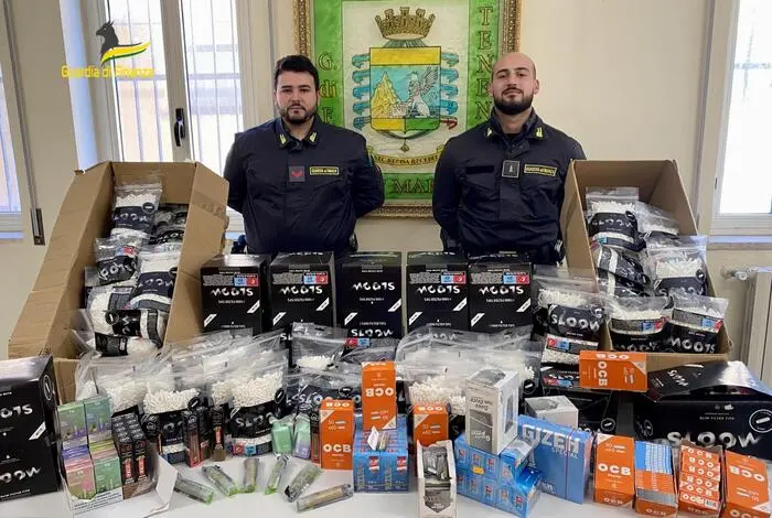 Maxi sequestro prodotti e-cig nel crotonese, 220 mila pezzi