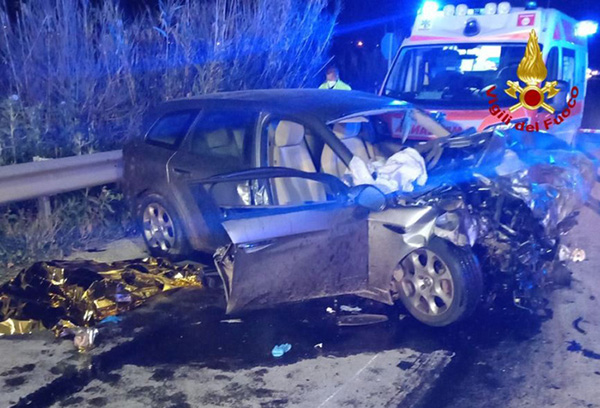 Tragedia nel trapanese Scontro frontale tra auto, 6 i morti distrutte due famiglie