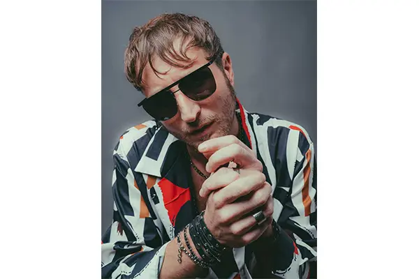 Il cantautore dall'anima rock Cristoforetti è al lavoro sul suo album di inediti di prossima uscita.