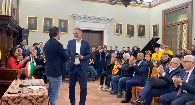 Oggi pomeriggio a Palazzo de Nobili premiazione della squadra e della dirigenza dell’US Catanzaro 1929. Video