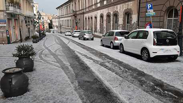 Maltempo: grandinata a Catanzaro. Pasquetta con freddo e temporali in Calabria