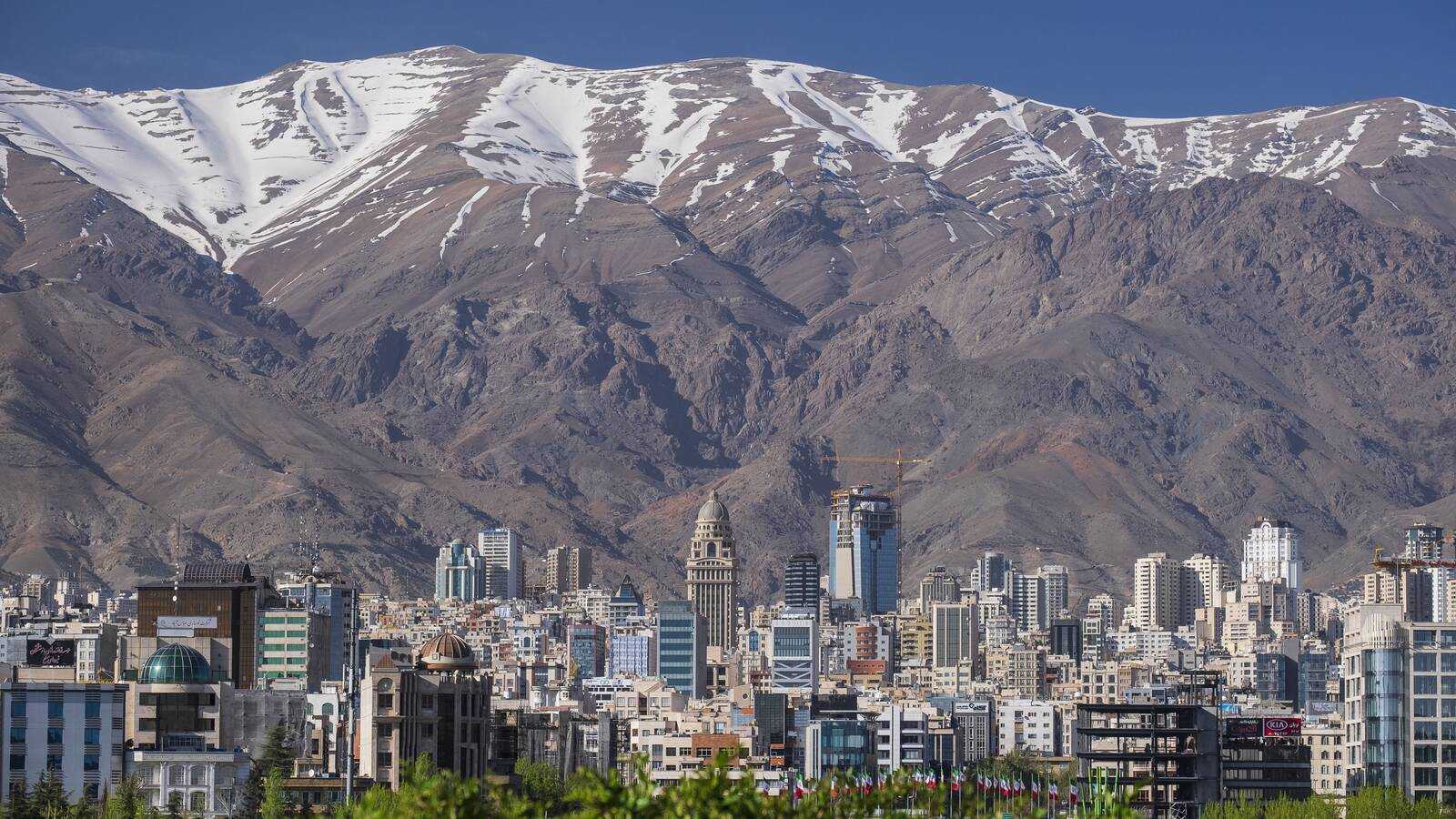 Teheran minaccia nuovamente: no all'istruzione per le studentesse senza velo