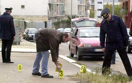 Muore in sparatoria dopo aver sottratto arma a carabiniere