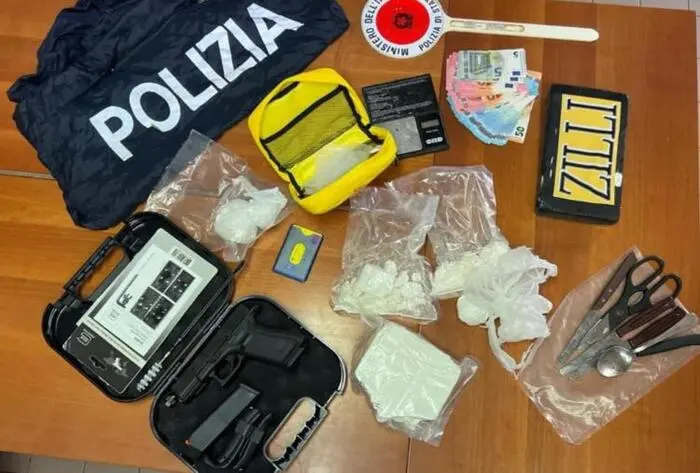 Droga. Due chili di cocaina in casa, arrestati madre e due figli