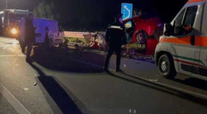 Tragico scontro frontale tra due auto a Bitonto: 4 giovani perdono la vita sulla SP 231