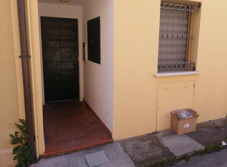 Donna con una ferita al volto, 'ho fatto tutto da sola'