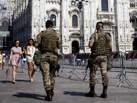 Condannati a Milano tre militari dell'esercito per catcalling