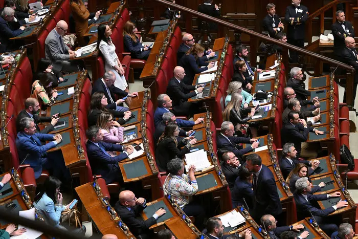 La Camera boccia il Def, corsa contro il tempo per rivotarlo