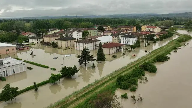 Maltempo, muore in bici travolto dall'acqua a Castel Bolognese