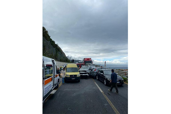 Maxi tamponamento. Grave incidente sulla A2 a Vibo Valentia: 10 feriti, nessuno in pericolo di vita. Video