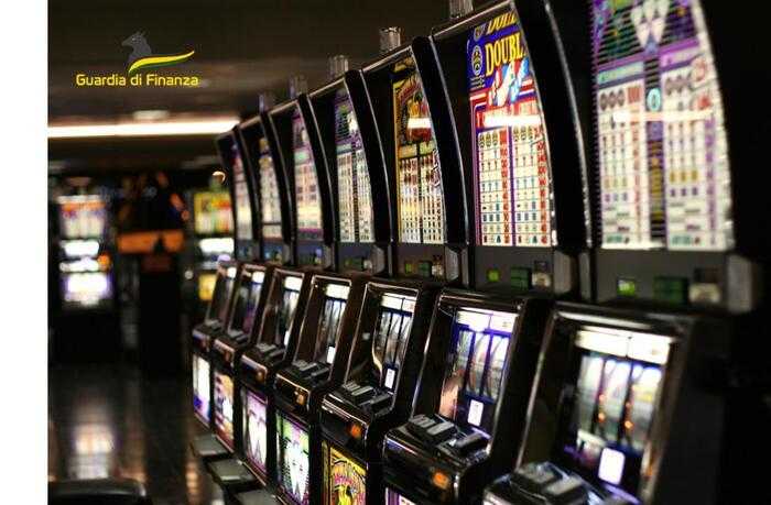 Gdf scopre evasione milionaria nel settore giochi a Cosenza: frode sui new slot