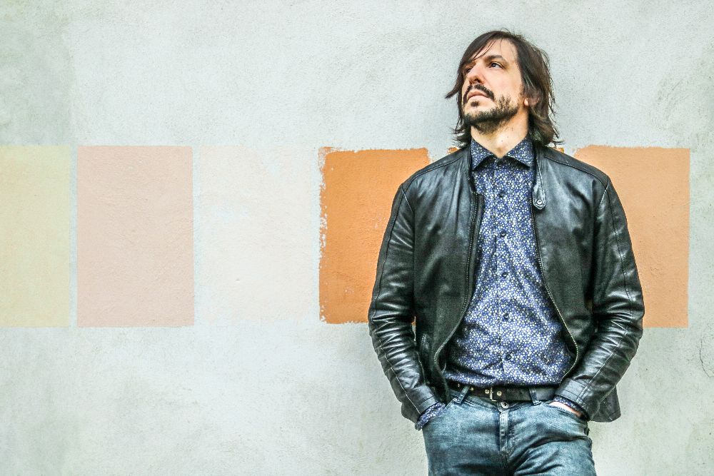 È disponibile in digitale “Onironautica”, l’EP del cantautore pop rock Diego Marchelli. A Passo Svelto.