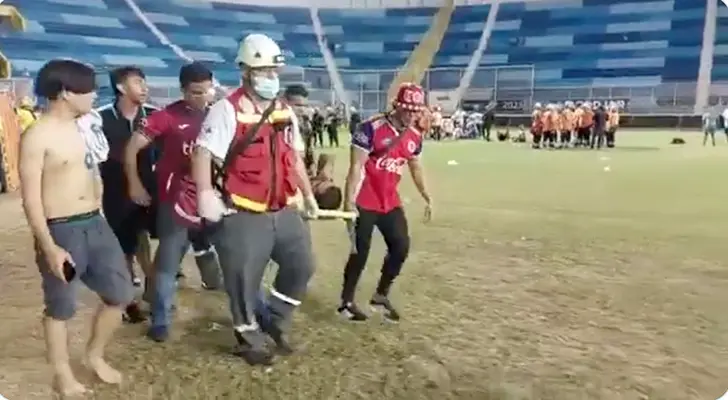 Tragedia allo stadio Cuscatlán. Calca Mortale: morti e feriti per entrare a El Salvador. I dettagli