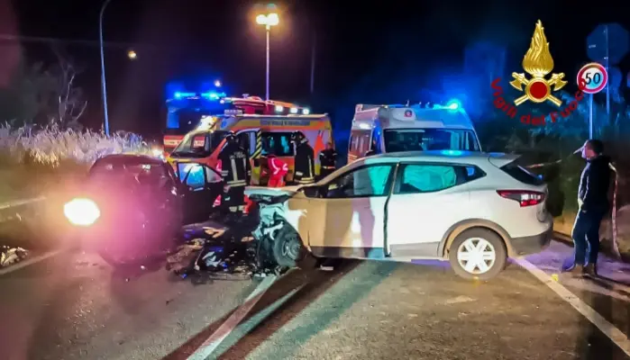 Incidente stradale scontro tra due auto, bilancio un morto e 4 feriti sulla SS660. Intervento dei Vvf di Cosenza