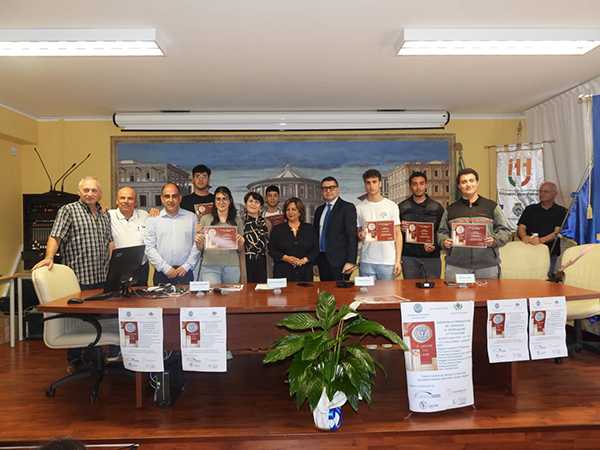 Il Soroptimist International club di Soverato premia i vincitori del progetto "Ri-generazione Città Giovane" alla presenza del Sindaco Daniele Vacca
