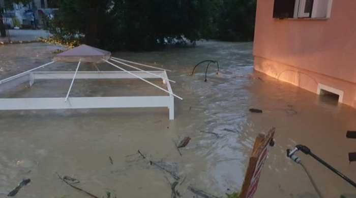 Emergenza maltempo nel Maceratese: Bomba d'acqua causa allagamenti e evacuazioni a Villa Potenza e Sforzacosta