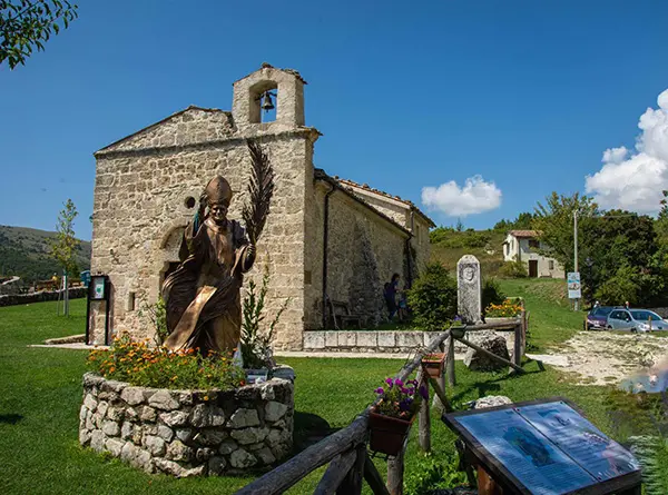 San Pietro della Ienca, il borgo alle falde del Gran Sasso amato da Papa Wojtyla