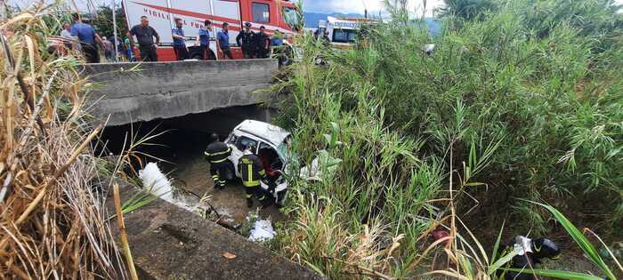Tragedia nella Locride (Bovalino): Auto precipita in una scarpata, due morti sul colpo ed un terzo presso il GOM di Reggio Calabria. .