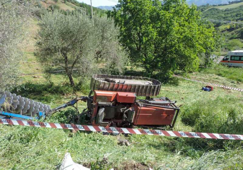 Una tragica fatalità: trattore si capovolge, un morto a Verzino
