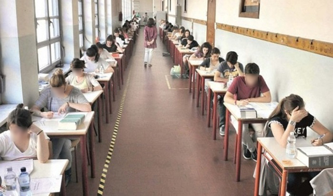 La Maturità 2023 è iniziata: Campanella alle 8.30 per oltre mezzo milione di studenti. ecco  le tracce e testi