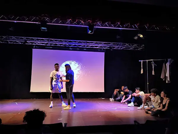 “Match d’improvvisazione”: riflettori puntati sulla performance teatrale del progetto "Il giro del Mondo in 80 giorni"