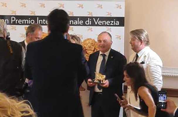Il procuratore Gratteri riceve il Leone d'Oro alla carriera nel Gran Premio internazionale di Venezia