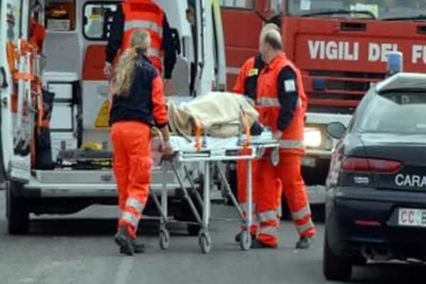 Tragico incidente mortale per i due camerieri Bruno Vavalà e Nicola Callà sul viadotto calabrese: uccisi mentre spingevano l'auto in panne
