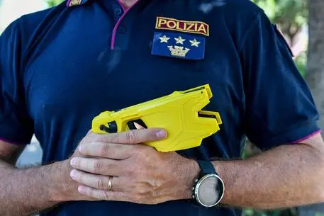 Drammatica aggressione con accetta a Vibo: arrestato dopo essere stato bloccato con taser