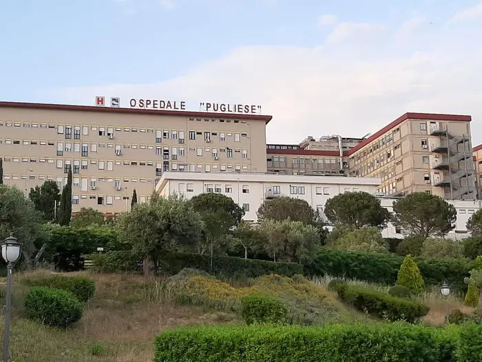 Tragedia a Catanzaro: familiari di una giovane vittima di incidente espongono gravi accuse contro ospedale. I dettagli