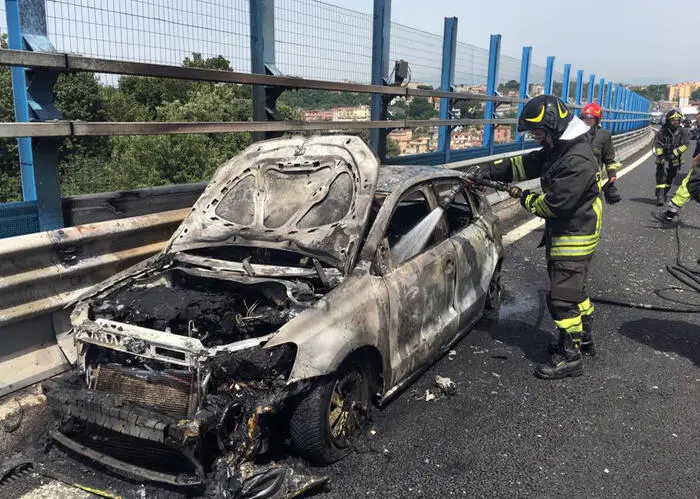 Tragedia dell'auto prototipo: avviate le autopsie sulle vittime e indagini sulla causa dell'esplosione