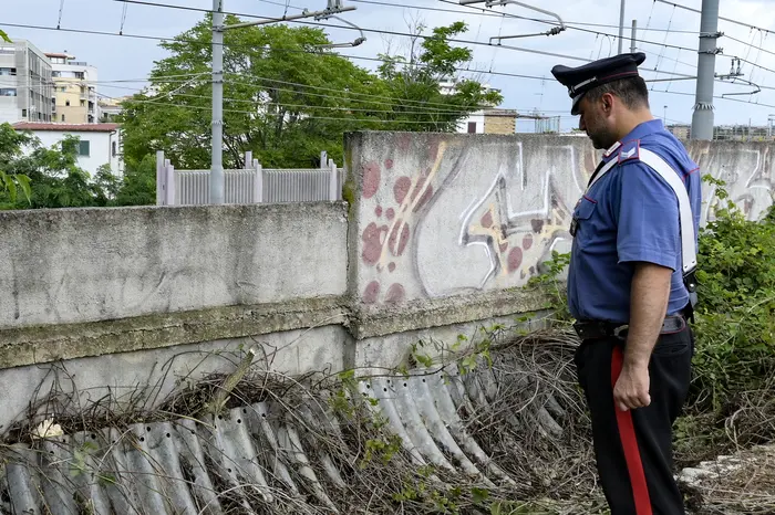 Mistero al Parco Casalbertone: Lo scheletro con la Collanina Gialla svela un segreto sepolto