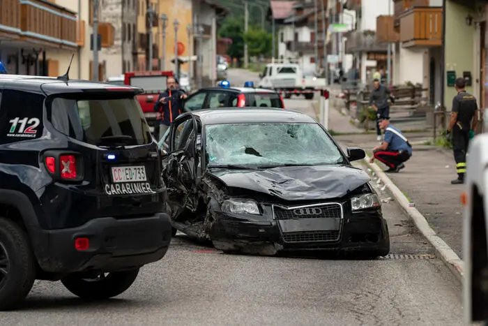 Incidenti mortali: auto investe famiglia in vacanza, tre vittime tra cui un bambino