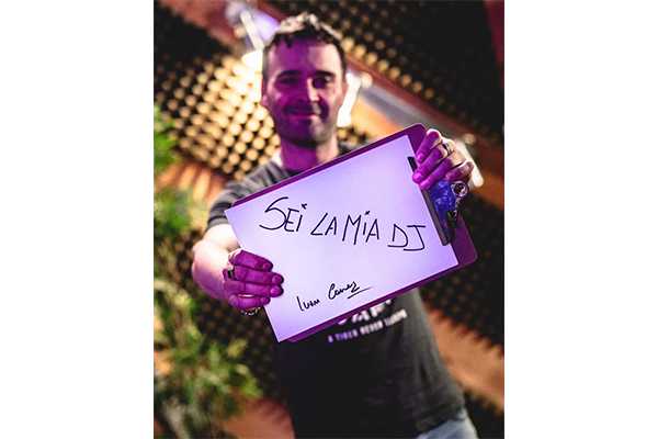 Da oggi online il video di "SEI LA MIA DJ", l'ultimo brano del cantautore friulano IVAN COMAR.