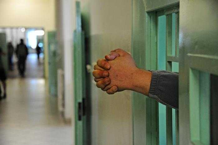 Detenuto psichiatrico scatena violenza nel carcere di Vibo Valentia: Agente ferito in azione