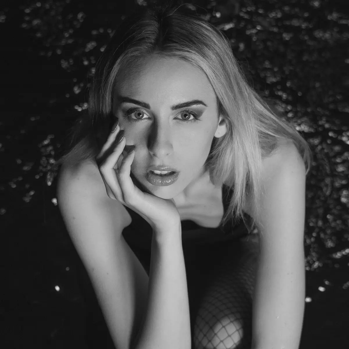 Singer-songwriter and model Greta Ray with millions of streams and followers covers Miley Cyrus’ R&B “Flowers” in her new single.