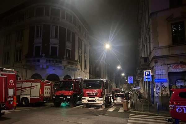 Scatenano il panico a Milano: crollo di una palazzina in ristrutturazione a causa di una presunta fuga di gas
