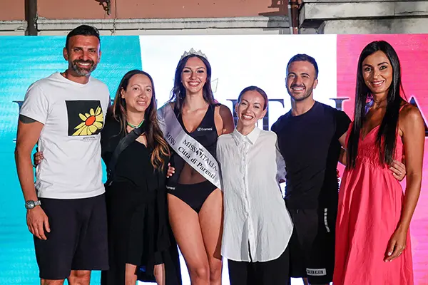 Miss Italia Calabria: Francesca Mazzei trionfa nella splendida tappa di Parenti