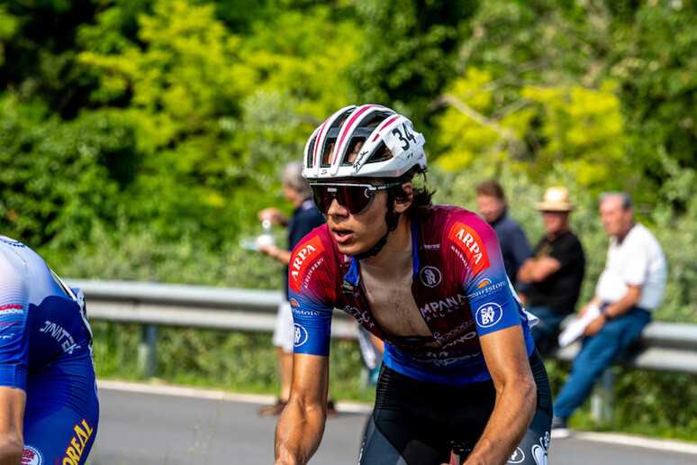 Tragedia nel giro dell'Austria: muore il ciclista 17enne Jacopo Venzo di Vicenza dopo una terribile caduta in discesa