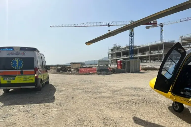 Operaio 61enne grave in incidente sul cantiere ospedale della sibaritide