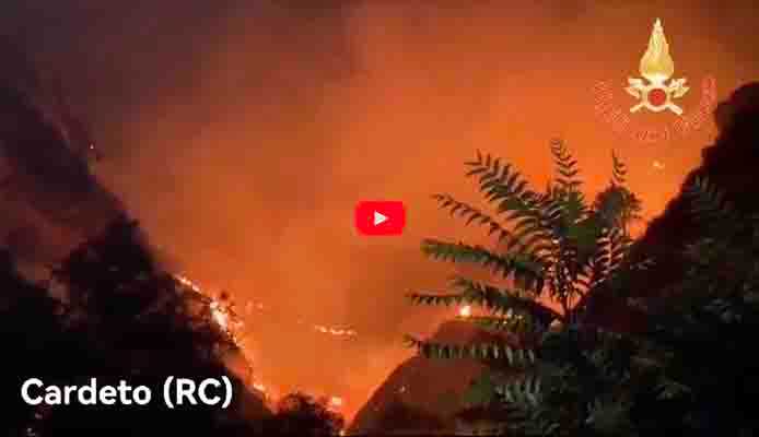 Ondata di incendi in Calabria: criticità in diverse province, i Vvf lottano senza sosta. Video