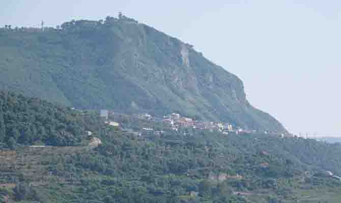Avventura disavventura pericolosa sul Monte Sant'Elia: madre e figlio salvati dai carabinieri. I dettagli