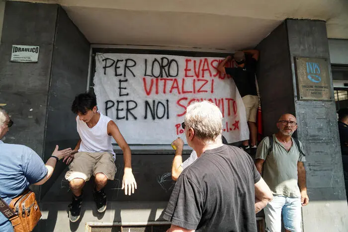 Caos sul Reddito di Cittadinanza: proteste al sud e pressioni sui servizi sociali. Tutti iid ettagli