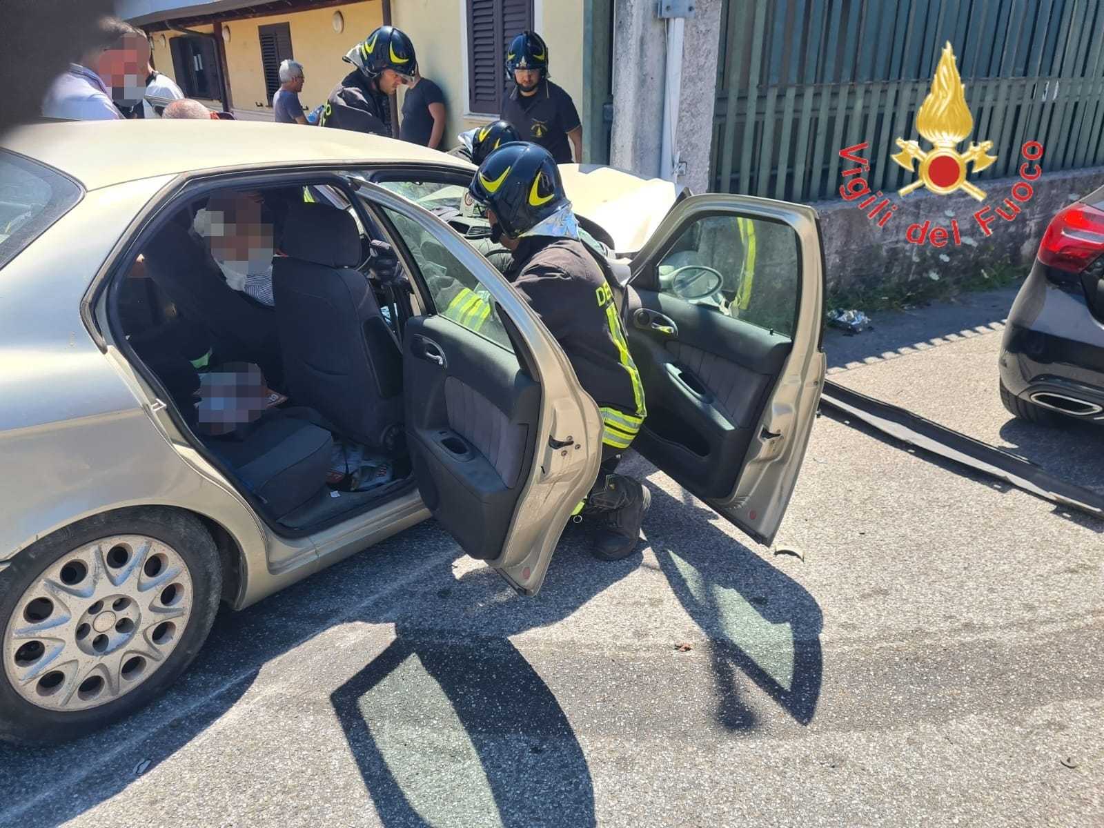 Intervento dei Vvf a Lamezia Terme: Incidente Stradale Coinvolge Tre Vetture bilancio un Ferito