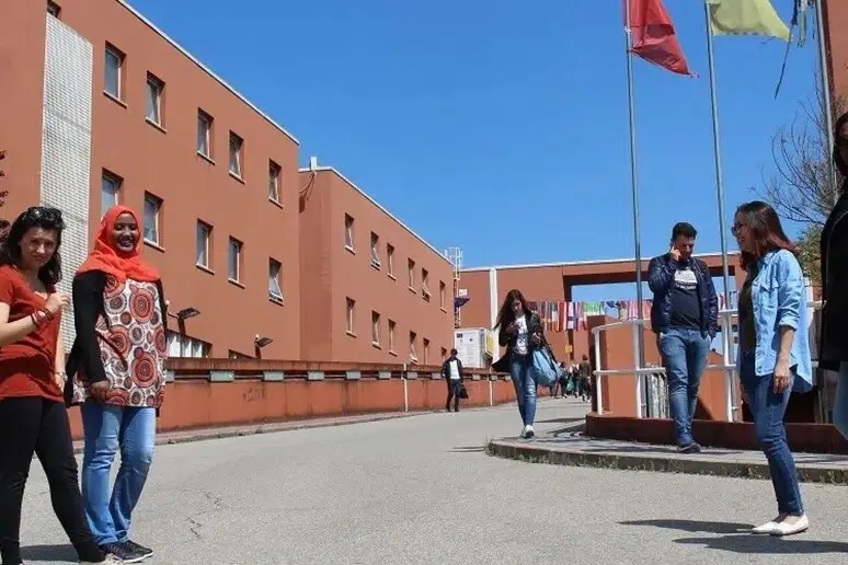 Sanità: 120 Medici cubani pronti per ospedali calabresi dopo corso di italiano all'Unical