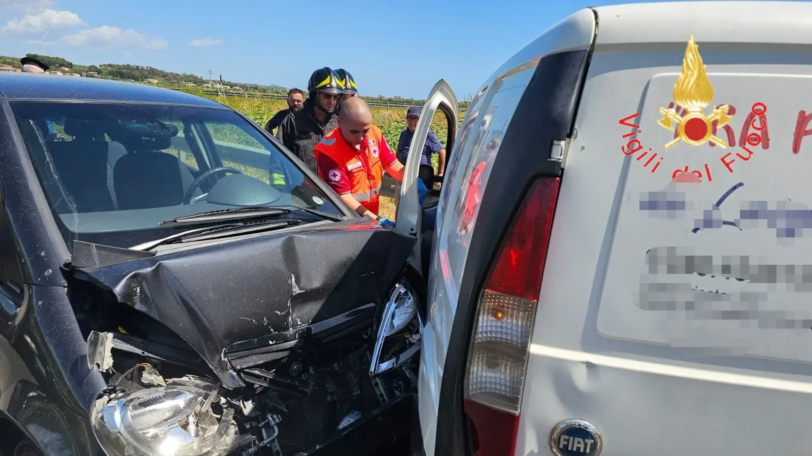 Grave incidente stradale sulla SS107 a Crotone: Tre autovetture coinvolte feriti due passeggeri