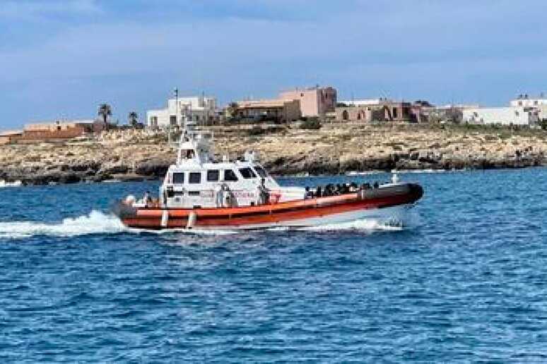Tragedia nel canale di Sicilia: 41 migranti morti in un naufragio al largo di Lampedusa