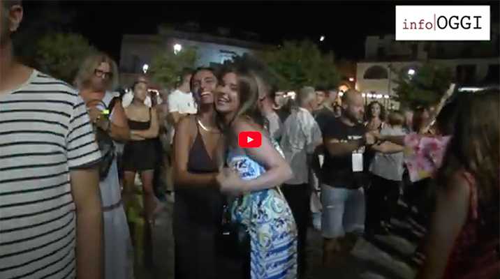 Badolato Tarantella Festival 2023: Affluenza Record e Spettacolare Lineup Accendono la Scena. Video
