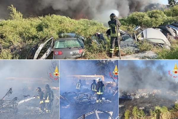 Vvf di Crotone in azione: incendio di vegetazione coinvolta nel rogo autodemolizione