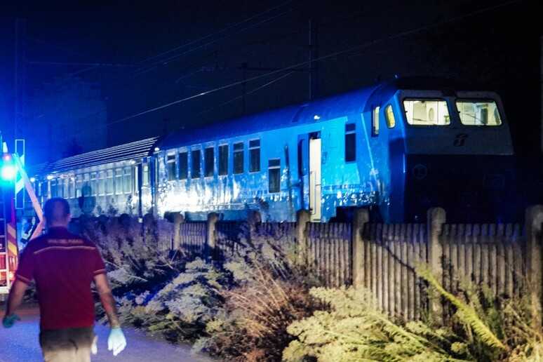 Strage ferroviaria nel torinese: cinque operai investiti mortalmente da un treno a Brandizzo
